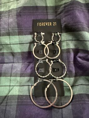 BRAND NEW Forever 21 4 piece silver hoop set